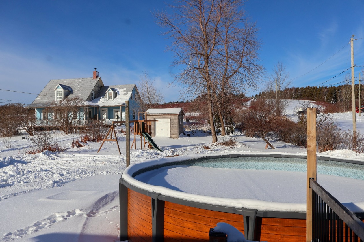 Piscine — 804 Route 132 O., Percé