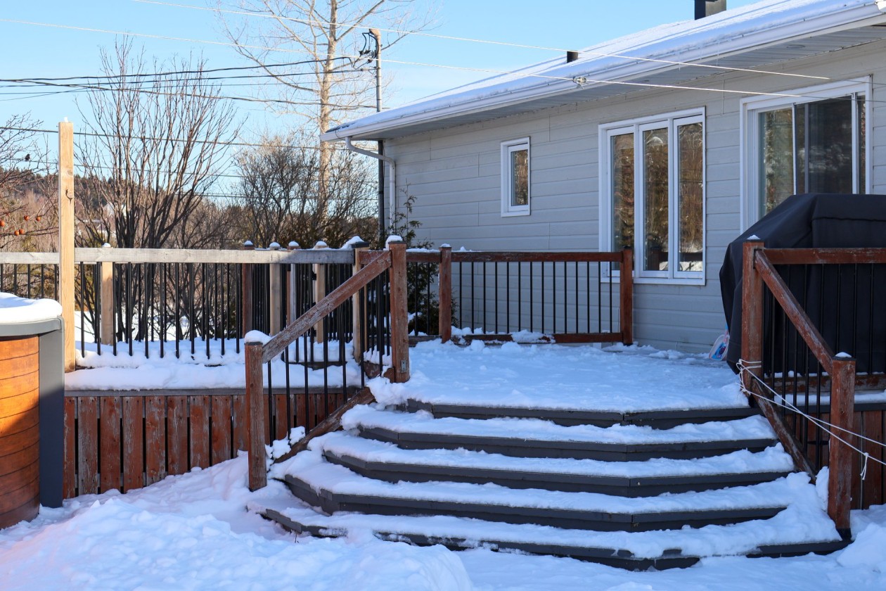 Terrasse — 804 Route 132 O., Percé
