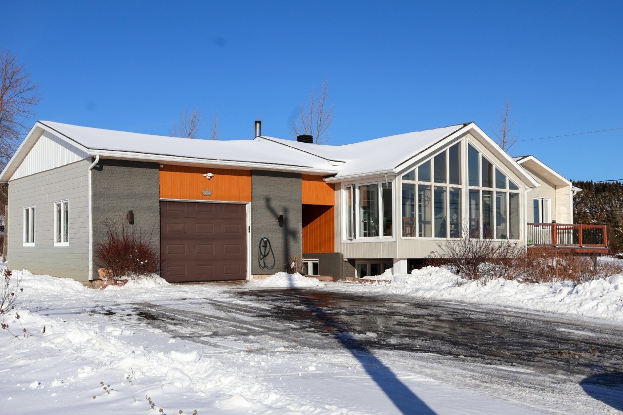 Façade — 804 Route 132 O., Percé