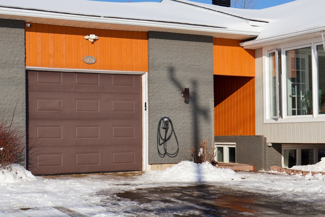 Garage — 804 Route 132 O., Percé