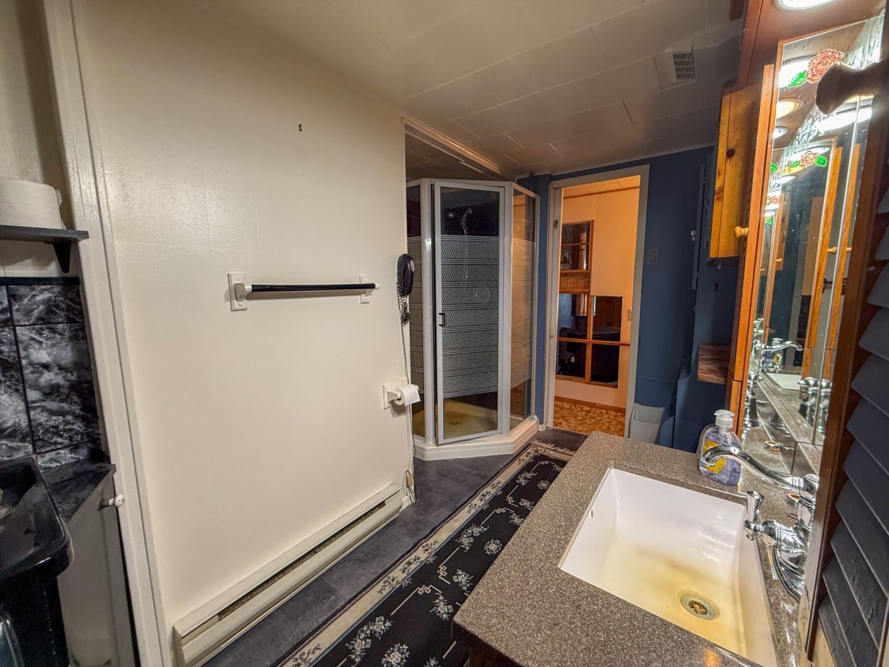 Salle de bains — 816 Boul. de la Pointe-Navarre, Gaspé