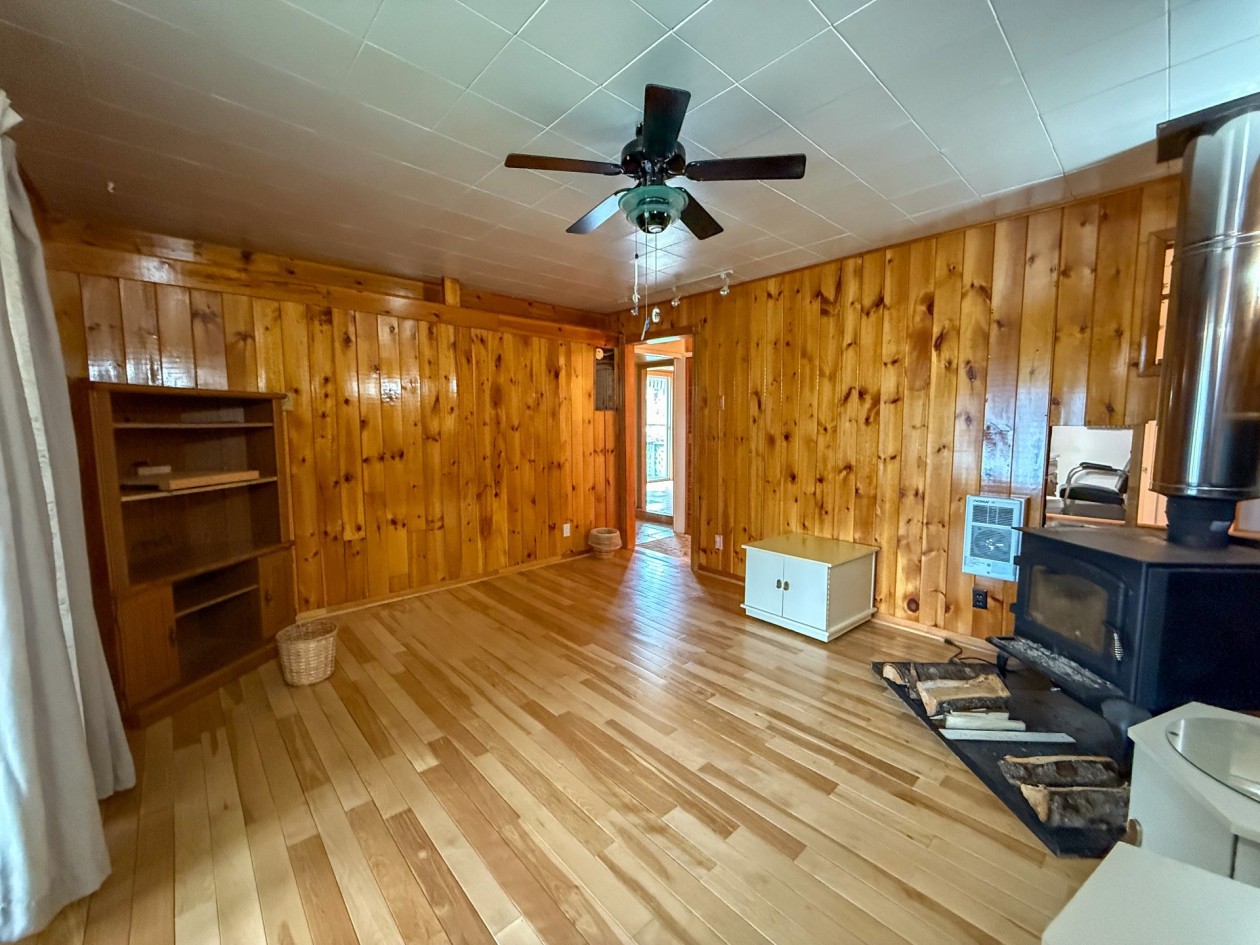 Salon — 816 Boul. de la Pointe-Navarre, Gaspé