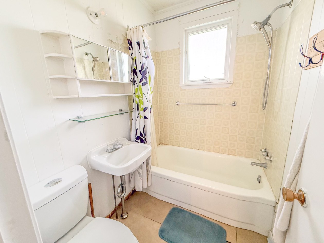 Salle de bains — 132 Route 132 E., Port-Daniel/Gascons