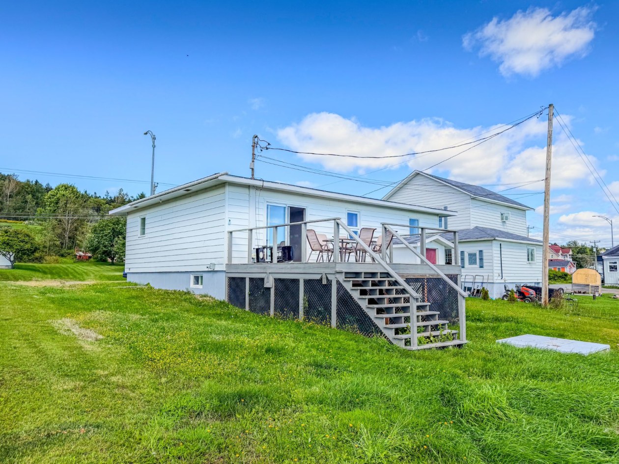 Face arrière — 132 Route 132 E., Port-Daniel/Gascons
