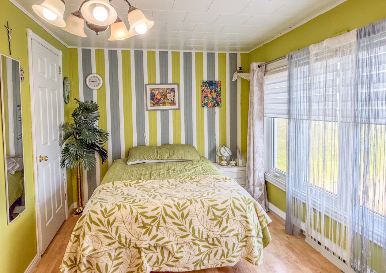 Chambre à coucher principale — 13 Rue Berthelot, Sainte-Thérèse-de-Gaspé