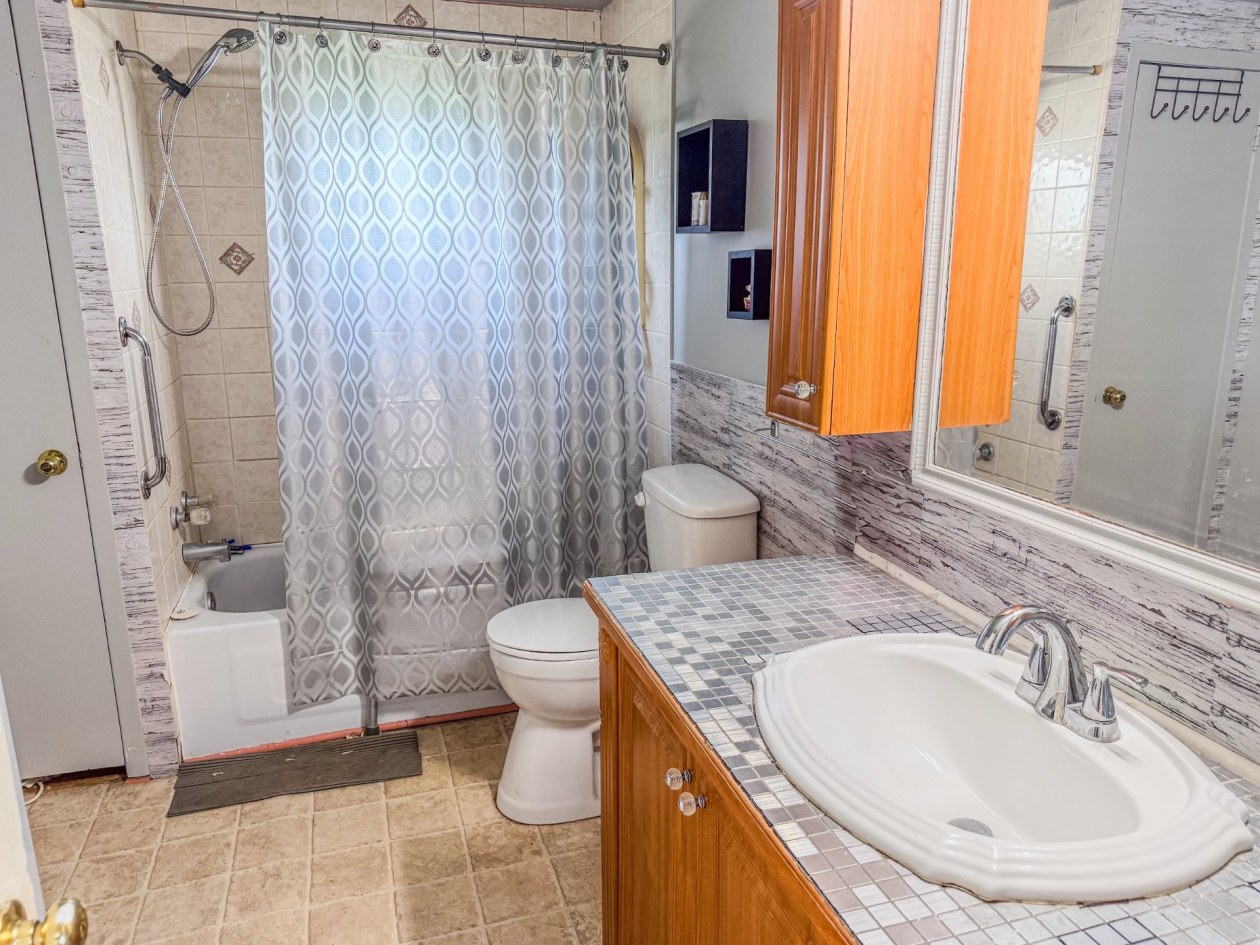 Salle de bains — 13 Rue Berthelot, Sainte-Thérèse-de-Gaspé