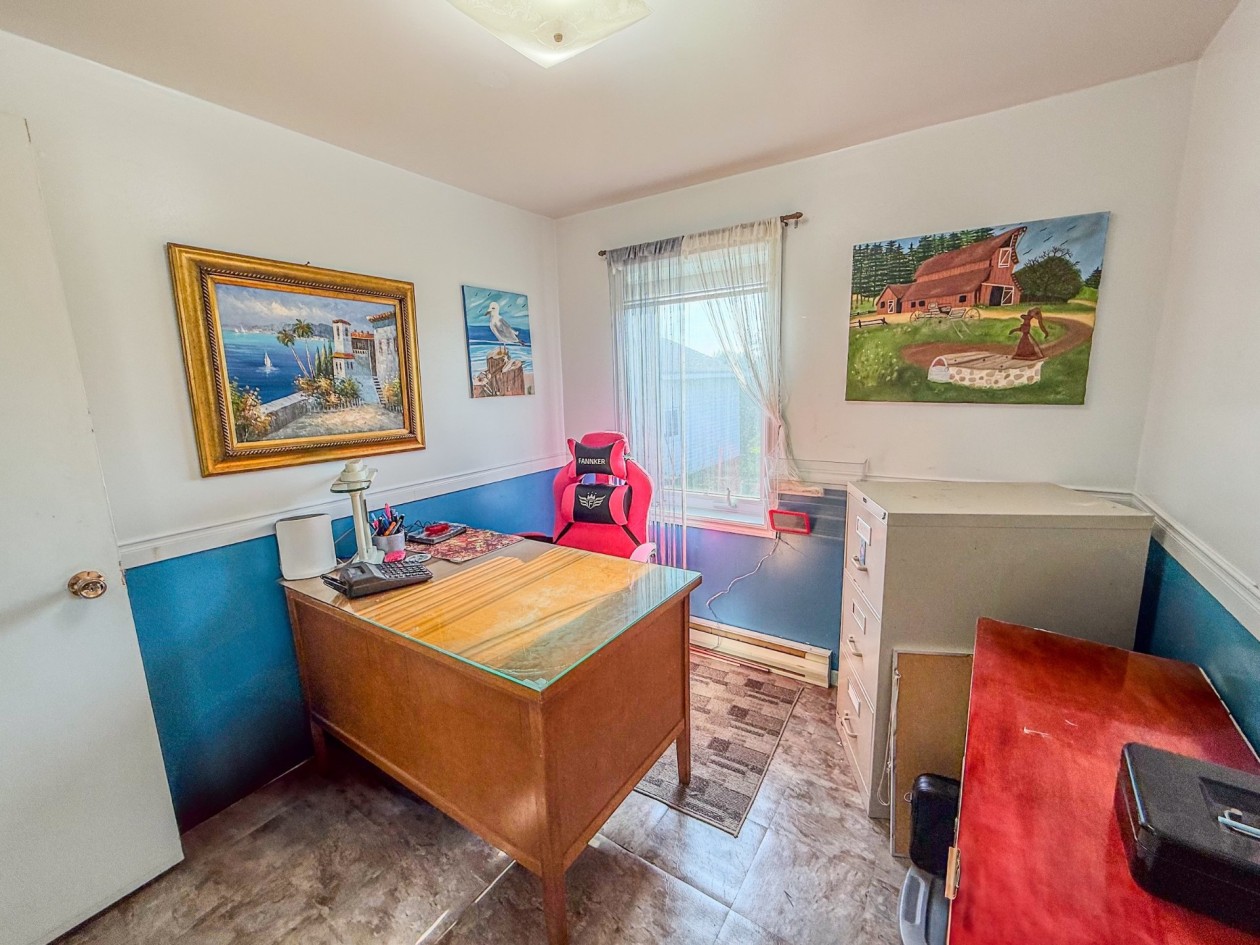 Bureau — 13 Rue Berthelot, Sainte-Thérèse-de-Gaspé