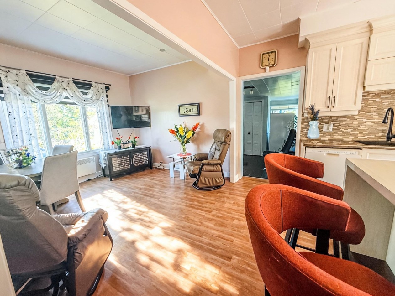 Salle à manger — 745 Av. de l'Hôtel-de-Ville, Chandler