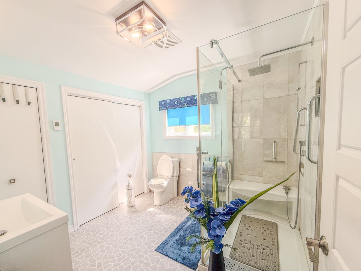 Salle de bains — 745 Av. de l'Hôtel-de-Ville, Chandler
