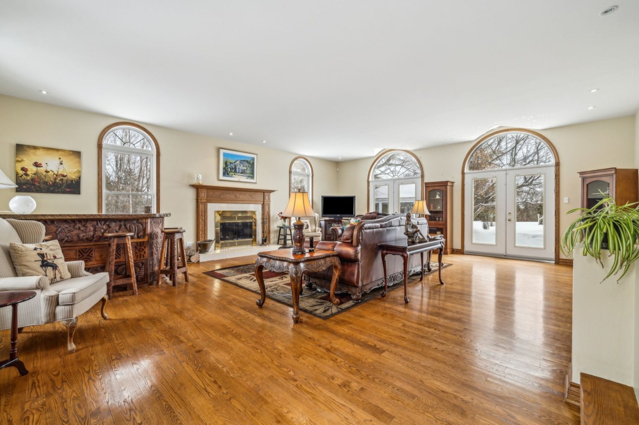 Salon — 918, Av. Lépine, Gatineau (Buckingham), J8M1M9, Gatineau (Buckingham)