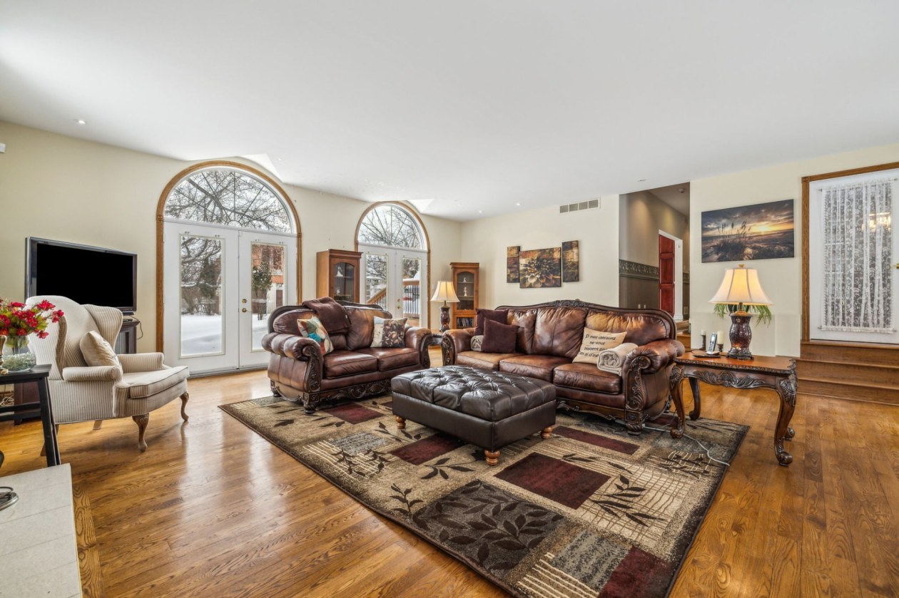 Salon — 918, Av. Lépine, Gatineau (Buckingham), J8M1M9, Gatineau (Buckingham)