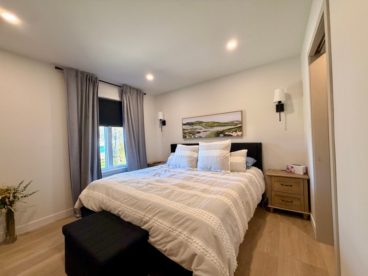 Chambre à coucher principale — 6 Rue du Quai, Grande-Vallée