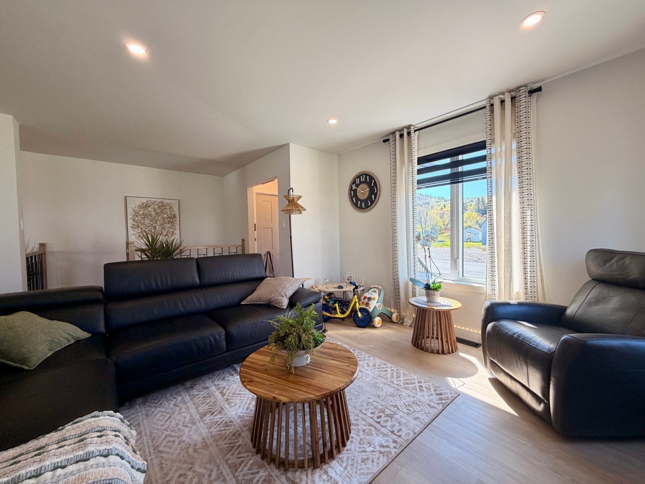 Salon — 6 Rue du Quai, Grande-Vallée