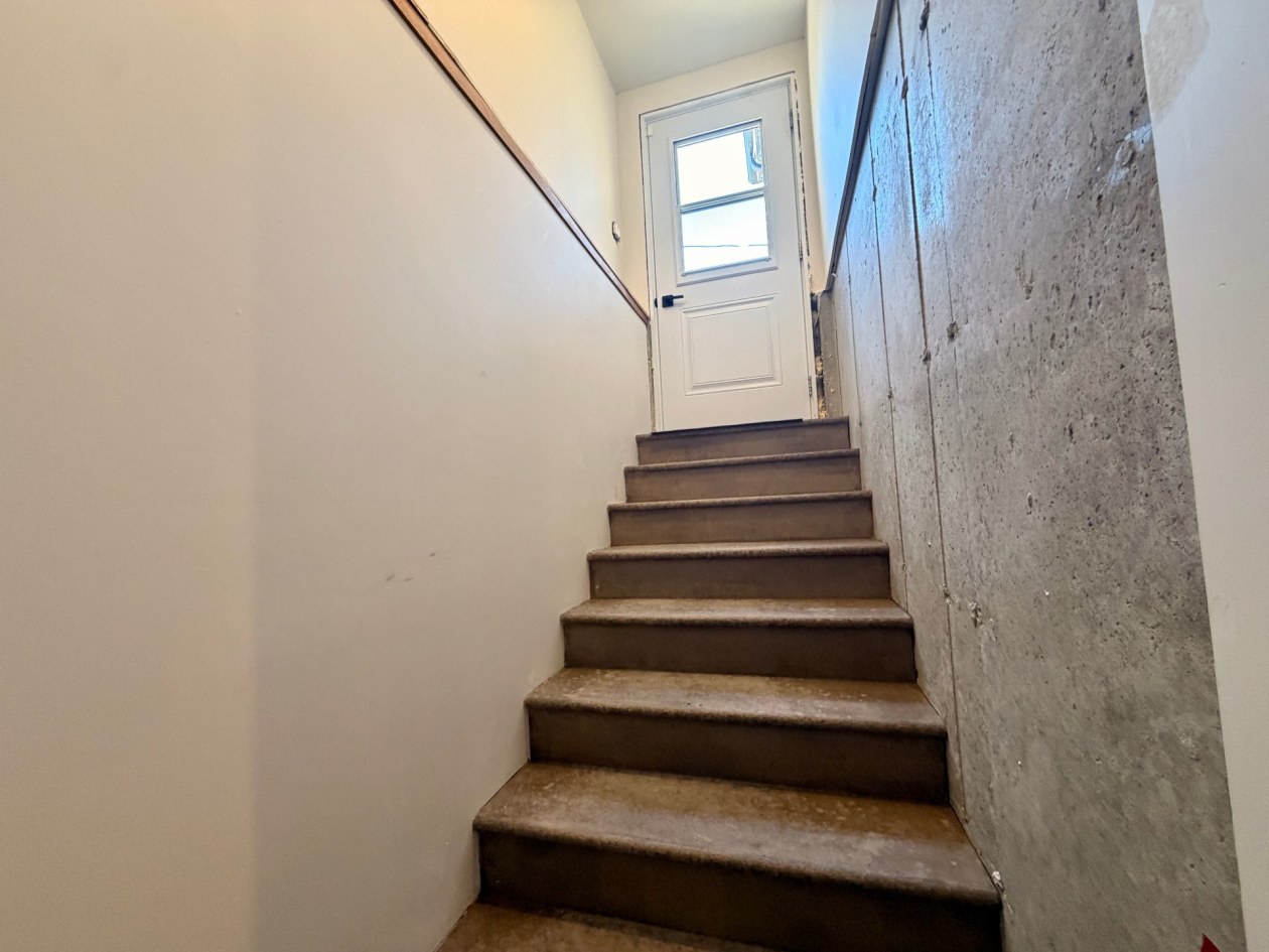 Entrée extérieure — 6 Rue du Quai, Grande-Vallée