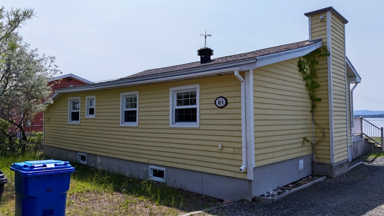 Façade — 81 Rue de la Plage, Gaspé