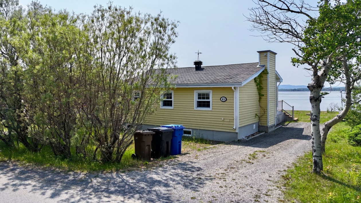 Façade — 81 Rue de la Plage, Gaspé