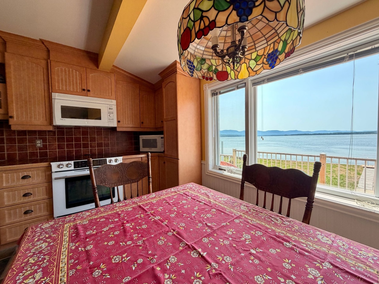 Salle à manger — 81 Rue de la Plage, Gaspé