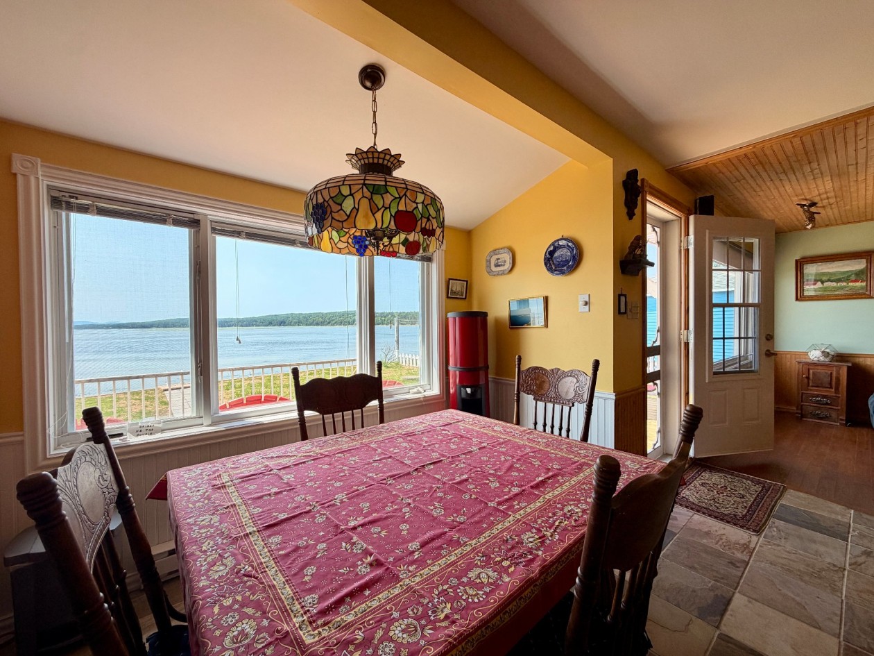 Salle à manger — 81 Rue de la Plage, Gaspé