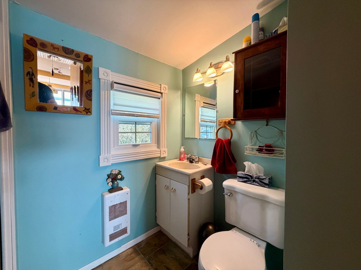 Salle de bains — 81 Rue de la Plage, Gaspé