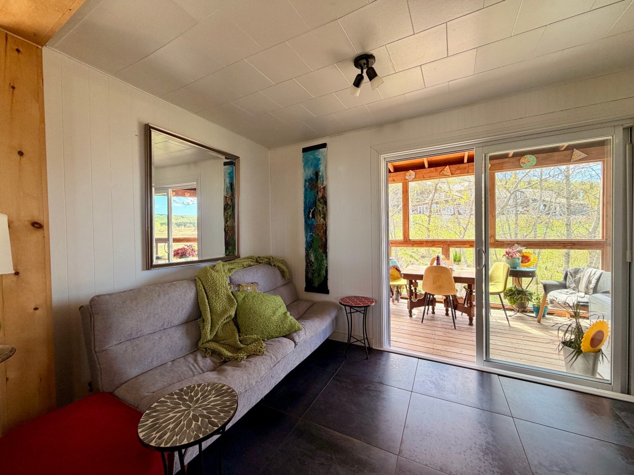 Salon — 466 Route 132, Cloridorme