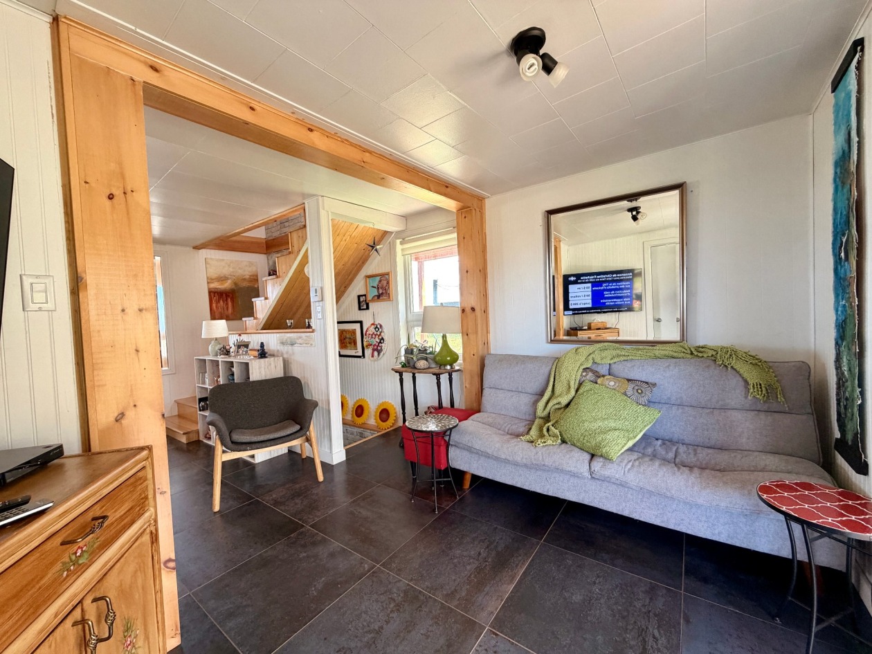 Salon — 466 Route 132, Cloridorme