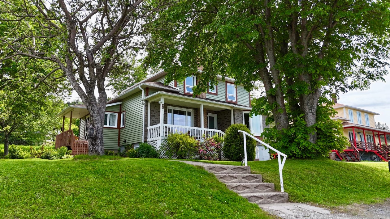 Entrée extérieure — 7 Rue Dumaresq, Gaspé