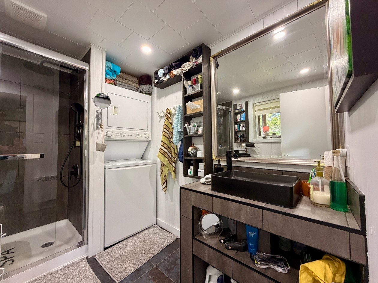 Salle de bains — 466 Route 132, Cloridorme