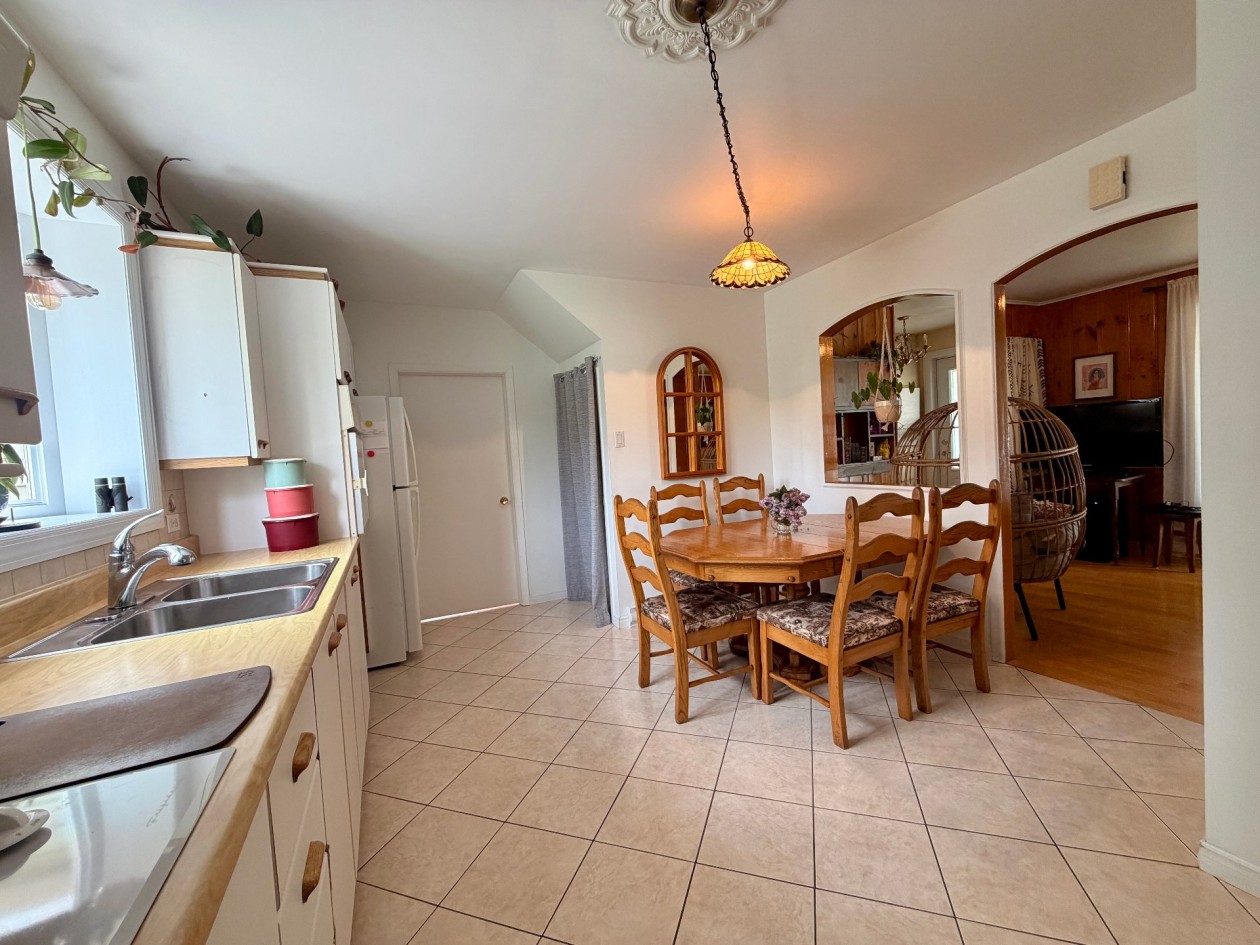 Salle à manger — 7 Rue Dumaresq, Gaspé
