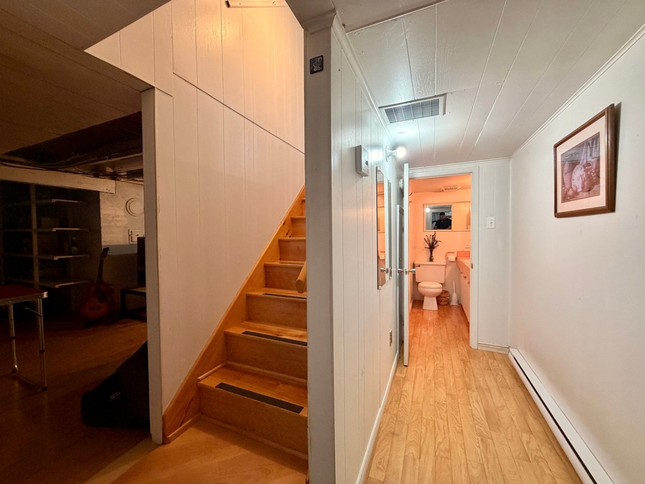 Escalier — 7 Rue Dumaresq, Gaspé