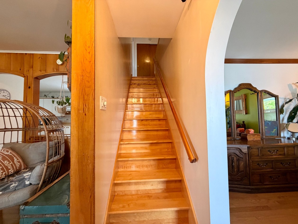 Escalier — 7 Rue Dumaresq, Gaspé