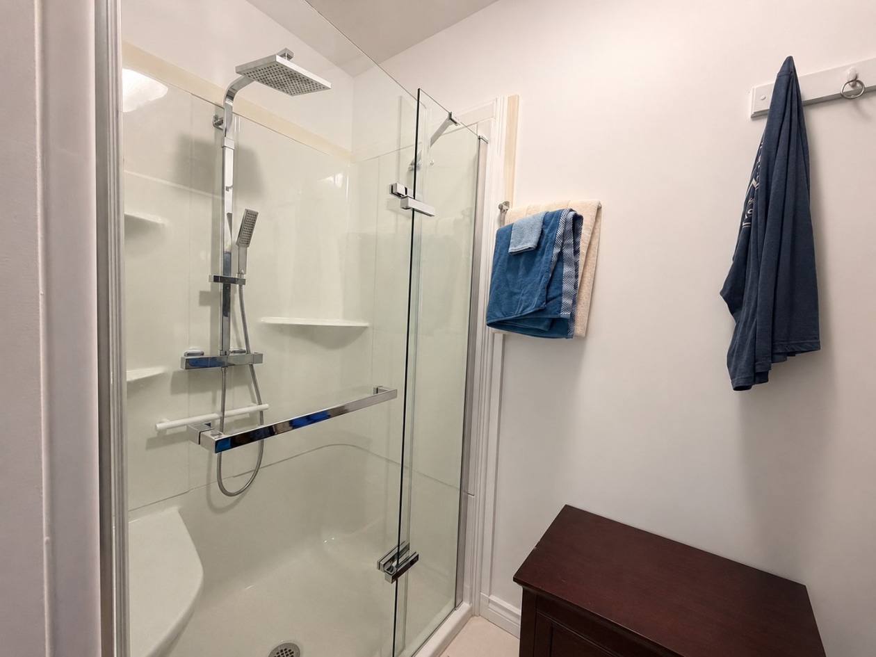Salle de bains — 21 Rue Bernatchez, Gaspé