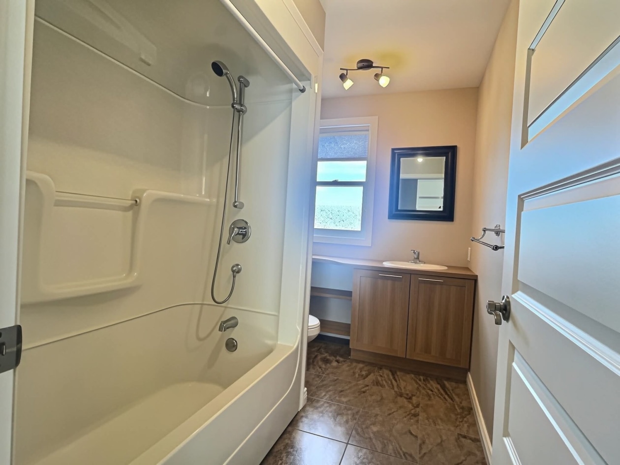 Salle de bains — 445 Av. Léonidas S., Rimouski