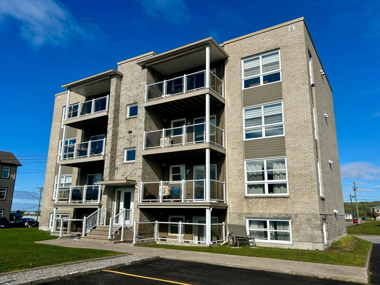 Face arrière — 445 Av. Léonidas S., Rimouski