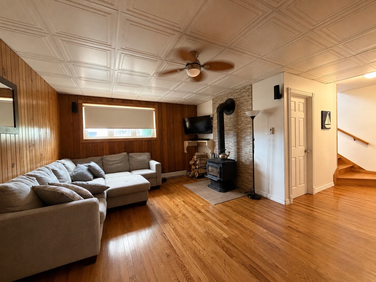Salle familiale — 21 Rue Bernatchez, Gaspé