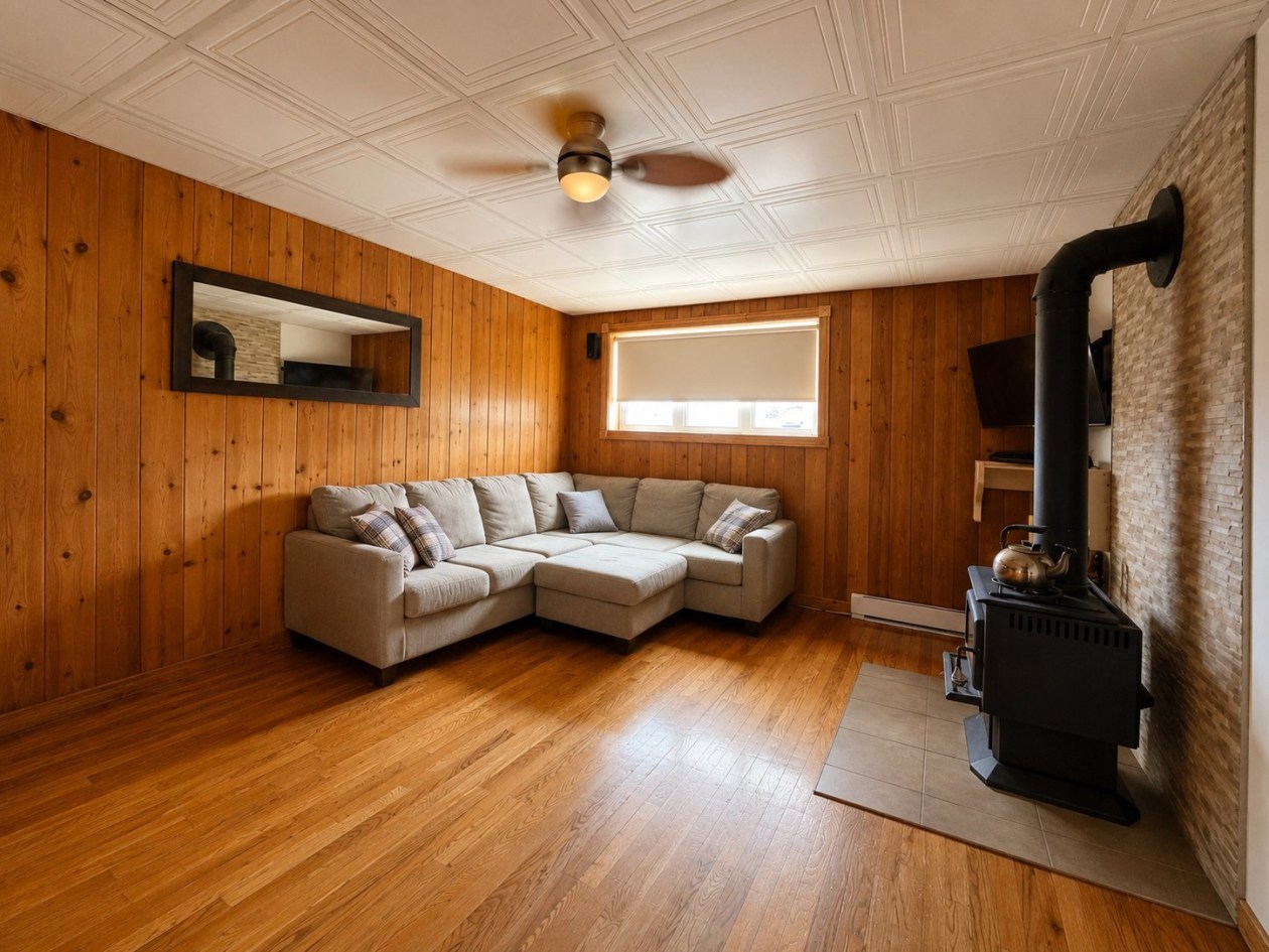 Salle familiale — 21 Rue Bernatchez, Gaspé