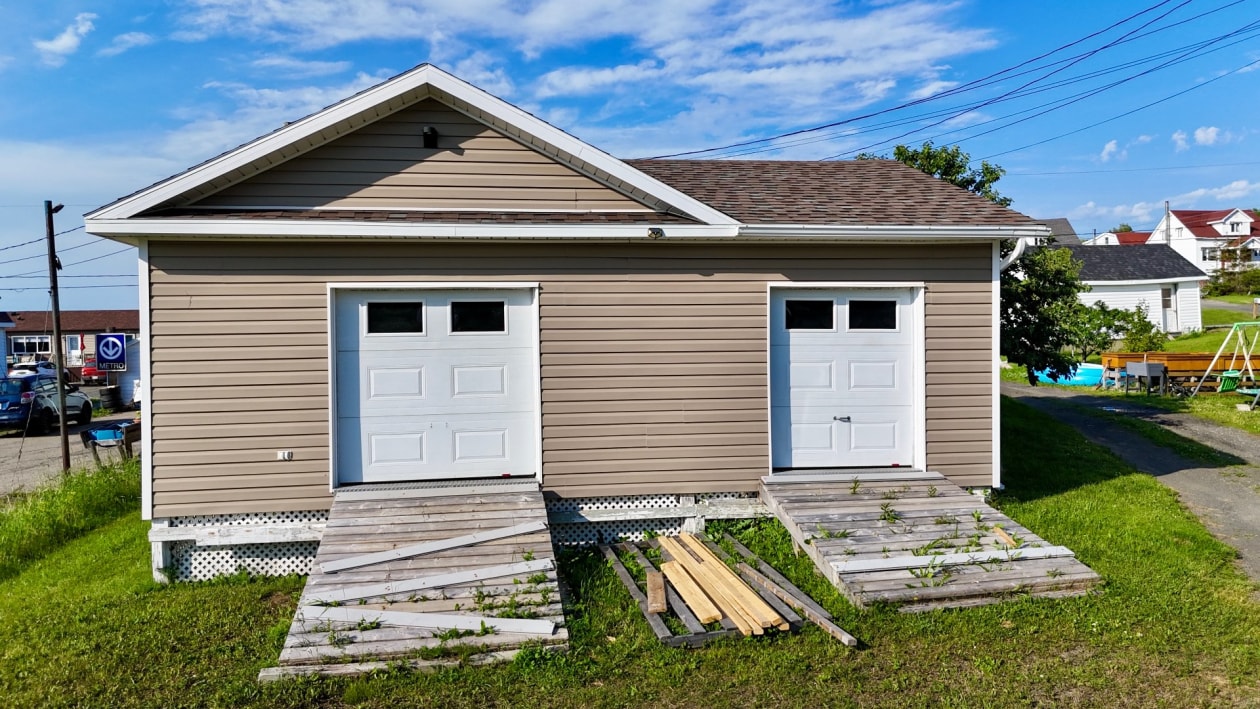 Garage — 21 Rue Bernatchez, Gaspé
