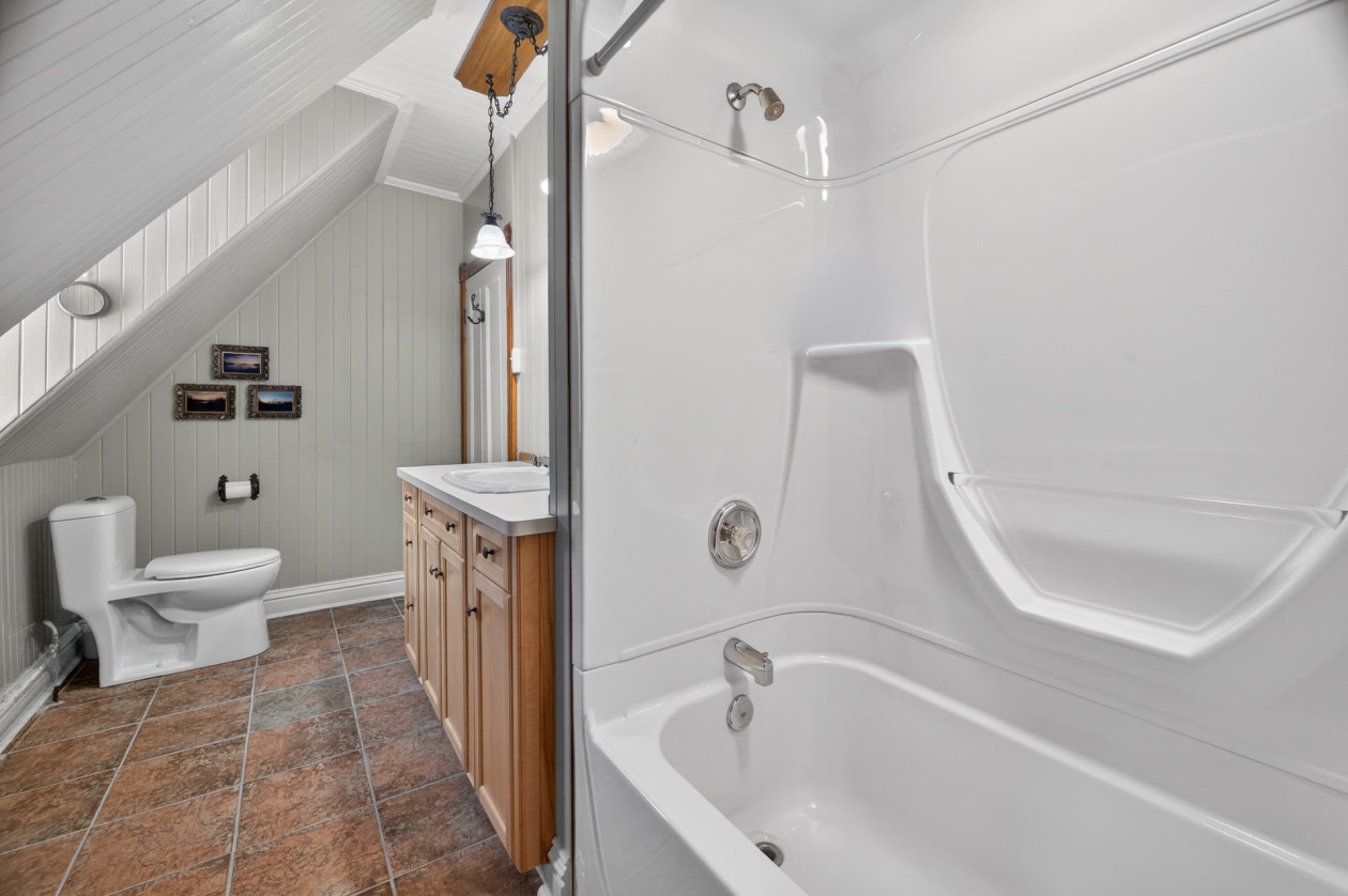 Salle de bains — 135 Rue de Ste-Cécile-du-Bic, Rimouski