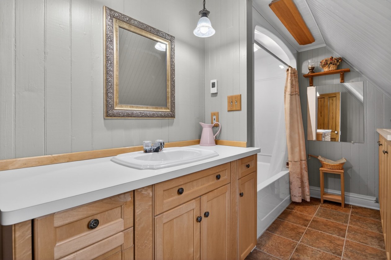 Salle de bains — 135 Rue de Ste-Cécile-du-Bic, Rimouski
