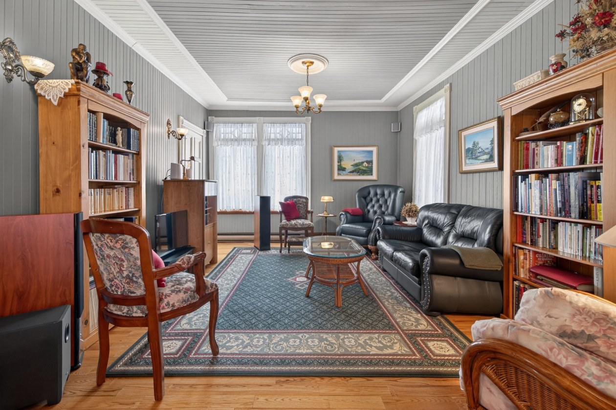 Salon — 135 Rue de Ste-Cécile-du-Bic, Rimouski