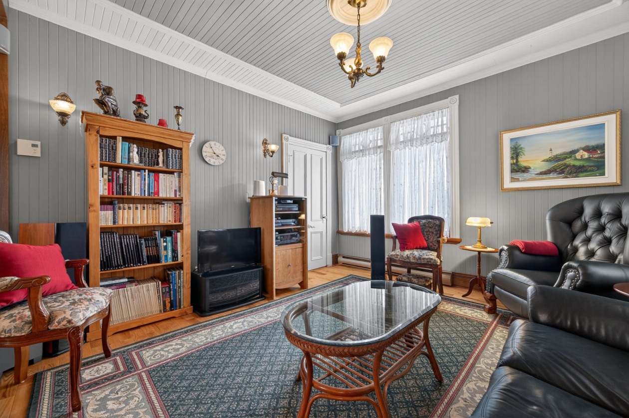 Salon — 135 Rue de Ste-Cécile-du-Bic, Rimouski