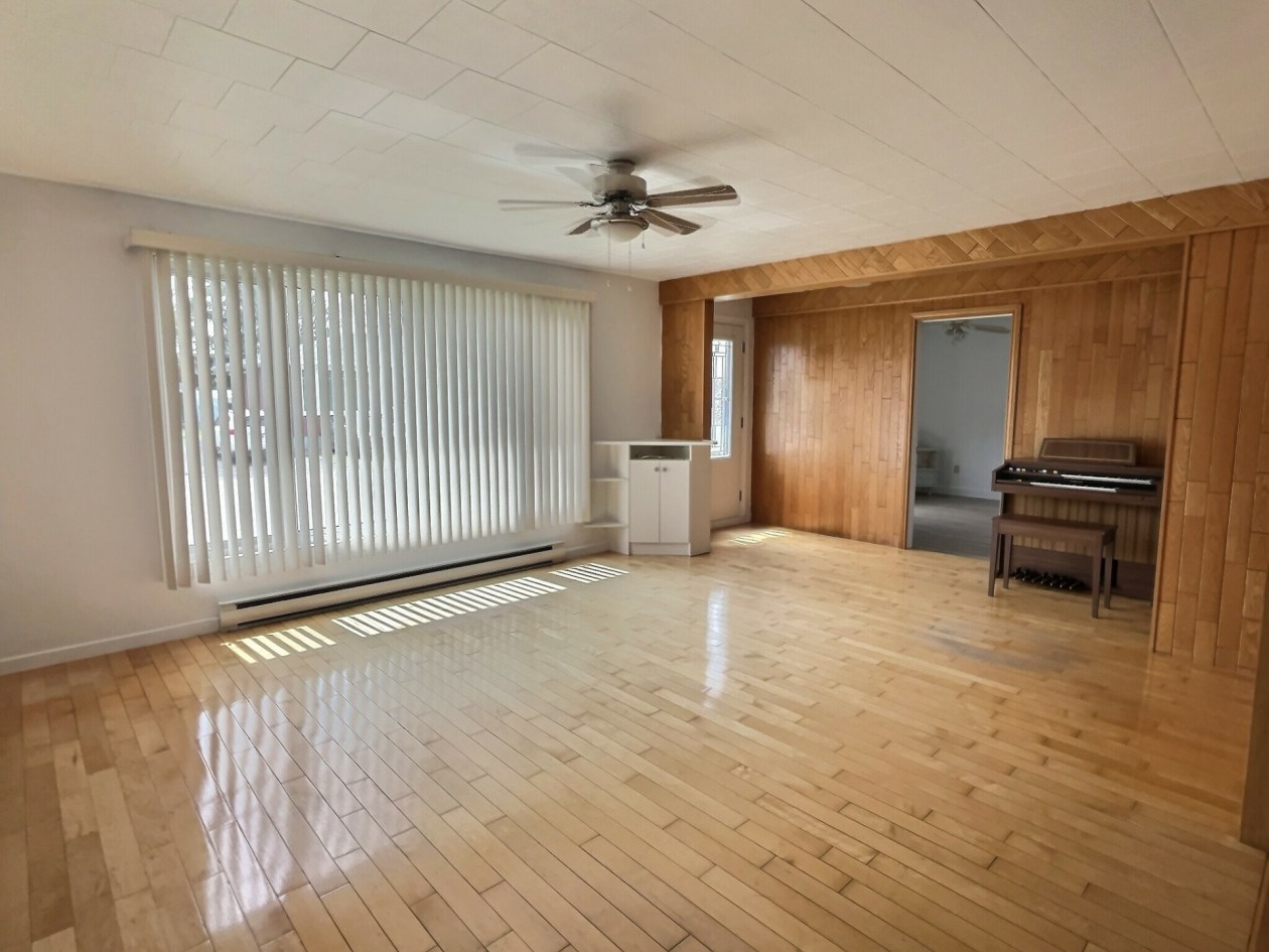 Salon — 264 Rue Roy S., Rimouski
