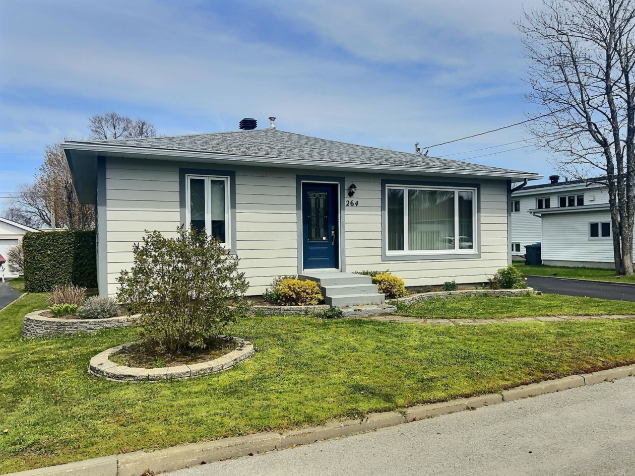 Façade — 264 Rue Roy S., Rimouski