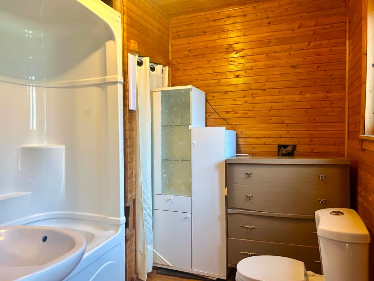 Salle de bains — 26 Ch. Privé 15 Rang-3 O., Saint-Fabien