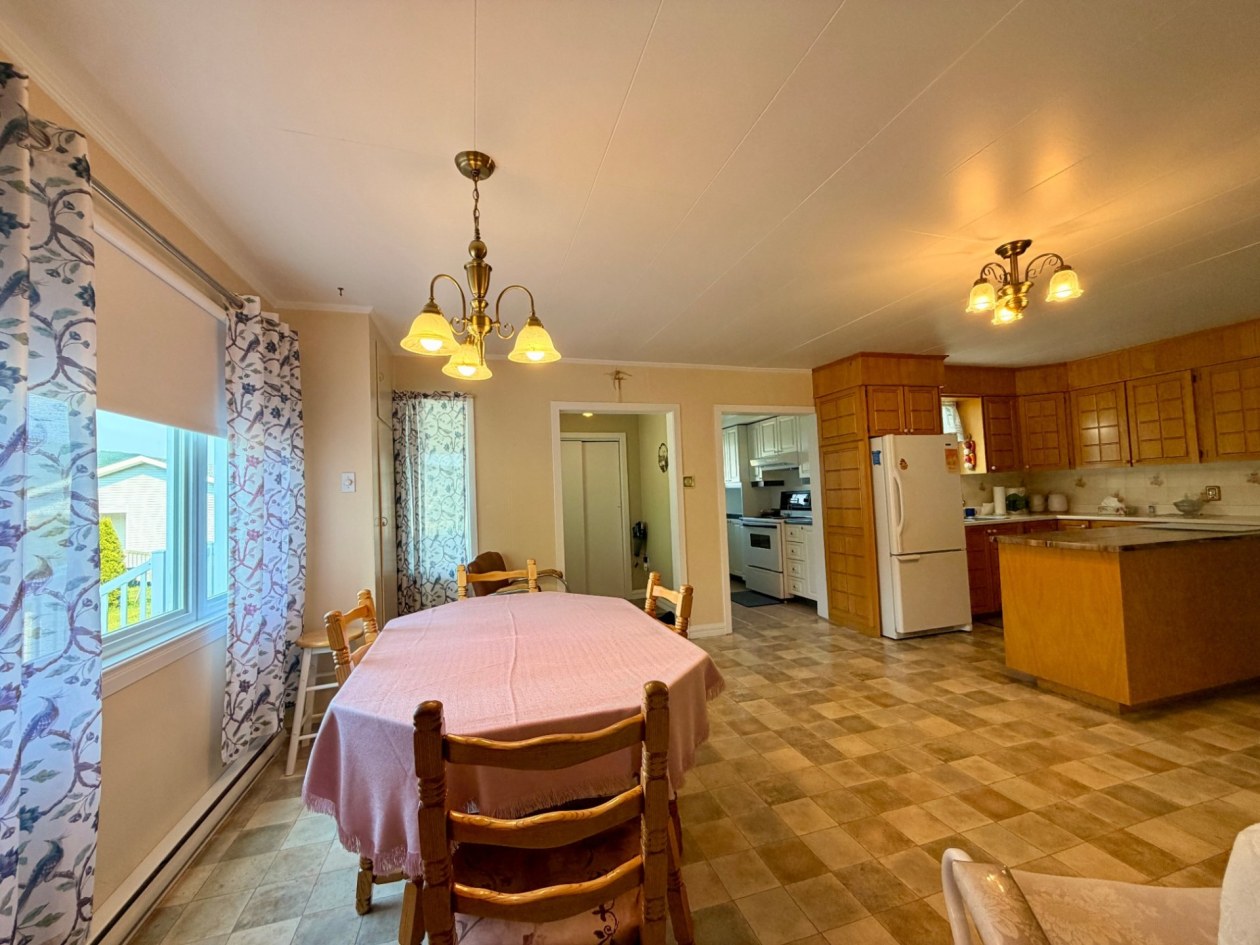 Salle à manger — 478A Boul. de Petit-Cap, Gaspé