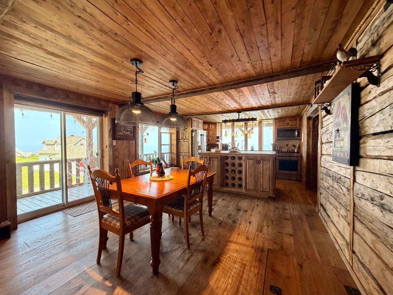 Salle à manger — 15, Route du Brûlé, Cloridorme, G0E1G0, Cloridorme