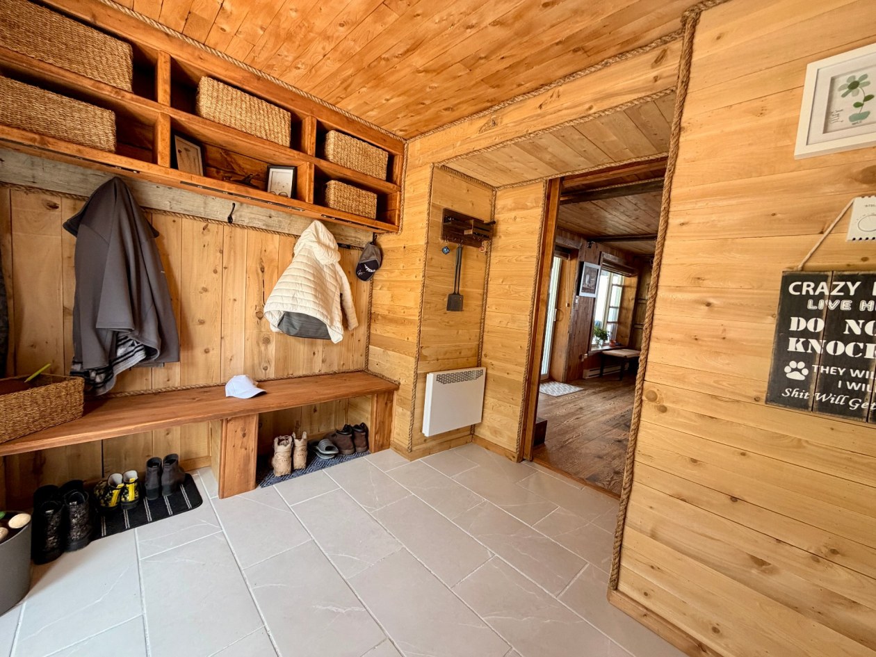 Hall d'entrée — 15, Route du Brûlé, Cloridorme, G0E1G0, Cloridorme