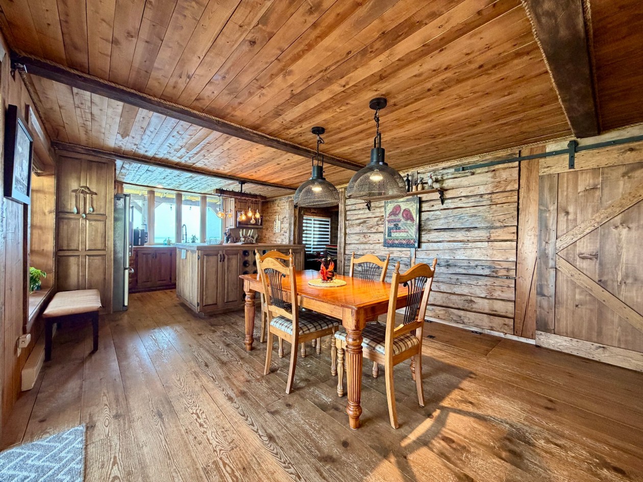 Salle à manger — 15, Route du Brûlé, Cloridorme, G0E1G0, Cloridorme