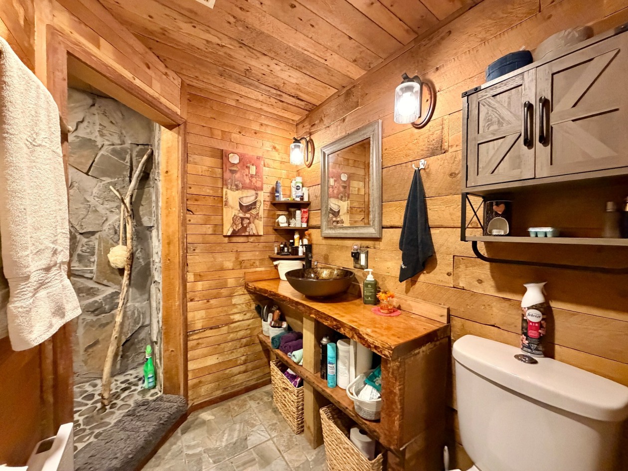 Salle de bains — 15, Route du Brûlé, Cloridorme, G0E1G0, Cloridorme