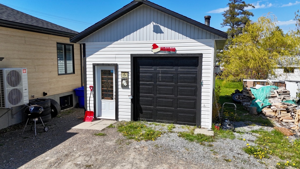 Garage — 6 Rue du Quai, Grande-Vallée