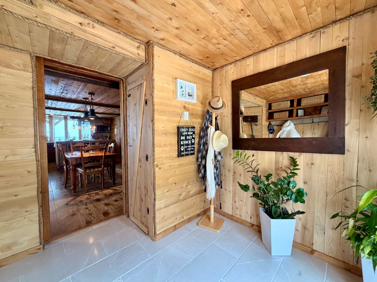 Hall d'entrée — 15, Route du Brûlé, Cloridorme, G0E1G0, Cloridorme